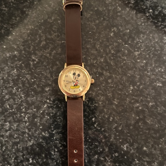 Vintage Casio Mickey Mouse Watch - Picture 2 of 4